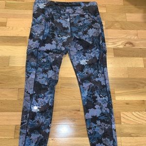 Women’s lululemon leggings size 8, 7/8 length